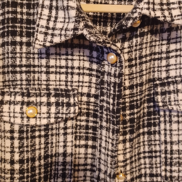 Women's Shaket - Picture 2 of 3